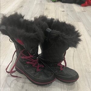 Women's Black and Red Winter Boots